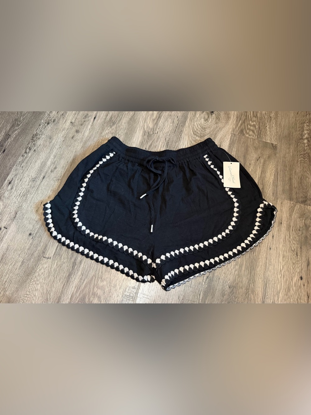 Universal Thread Mid-Rise Crochet Trim Craft Pull-On Shorts Black Size M NWT $28